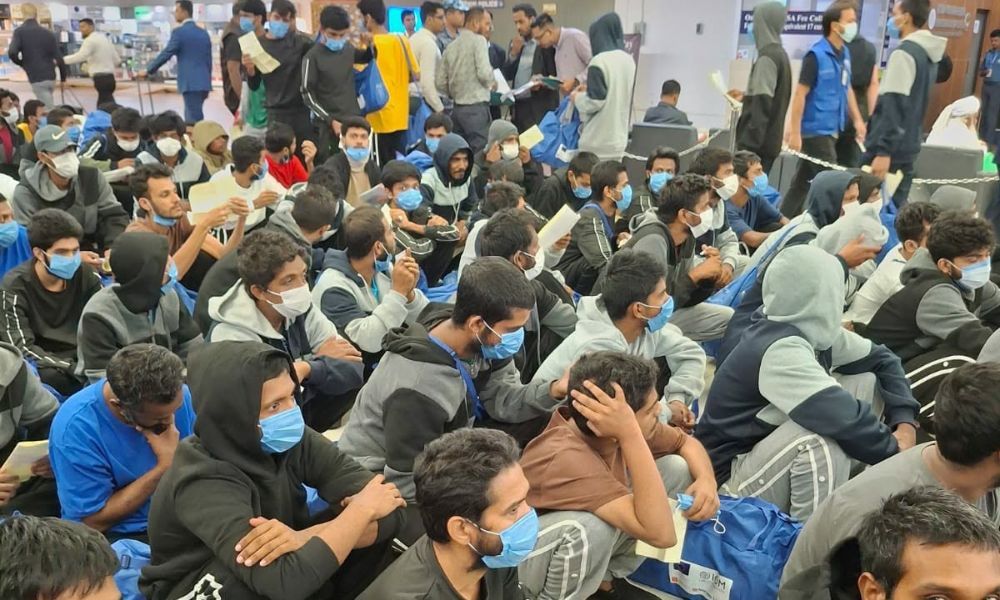লিবিয়া থেকে দেশে ফিরলেন ১৭৪ বাংলাদেশি
